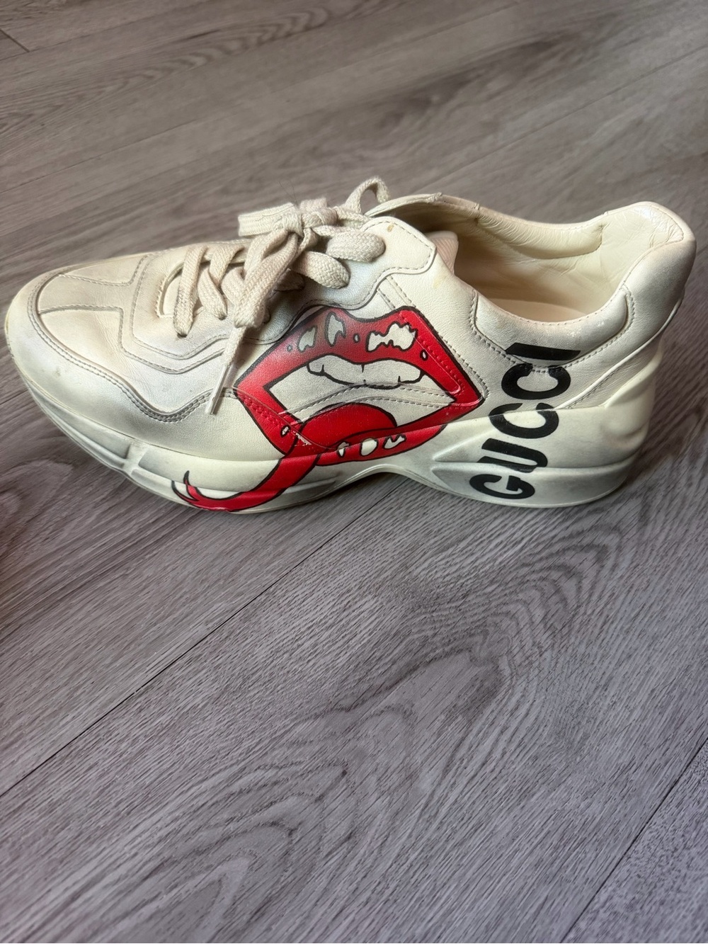 Gucci women’s Cream Sneaker with Red Lip Graphic